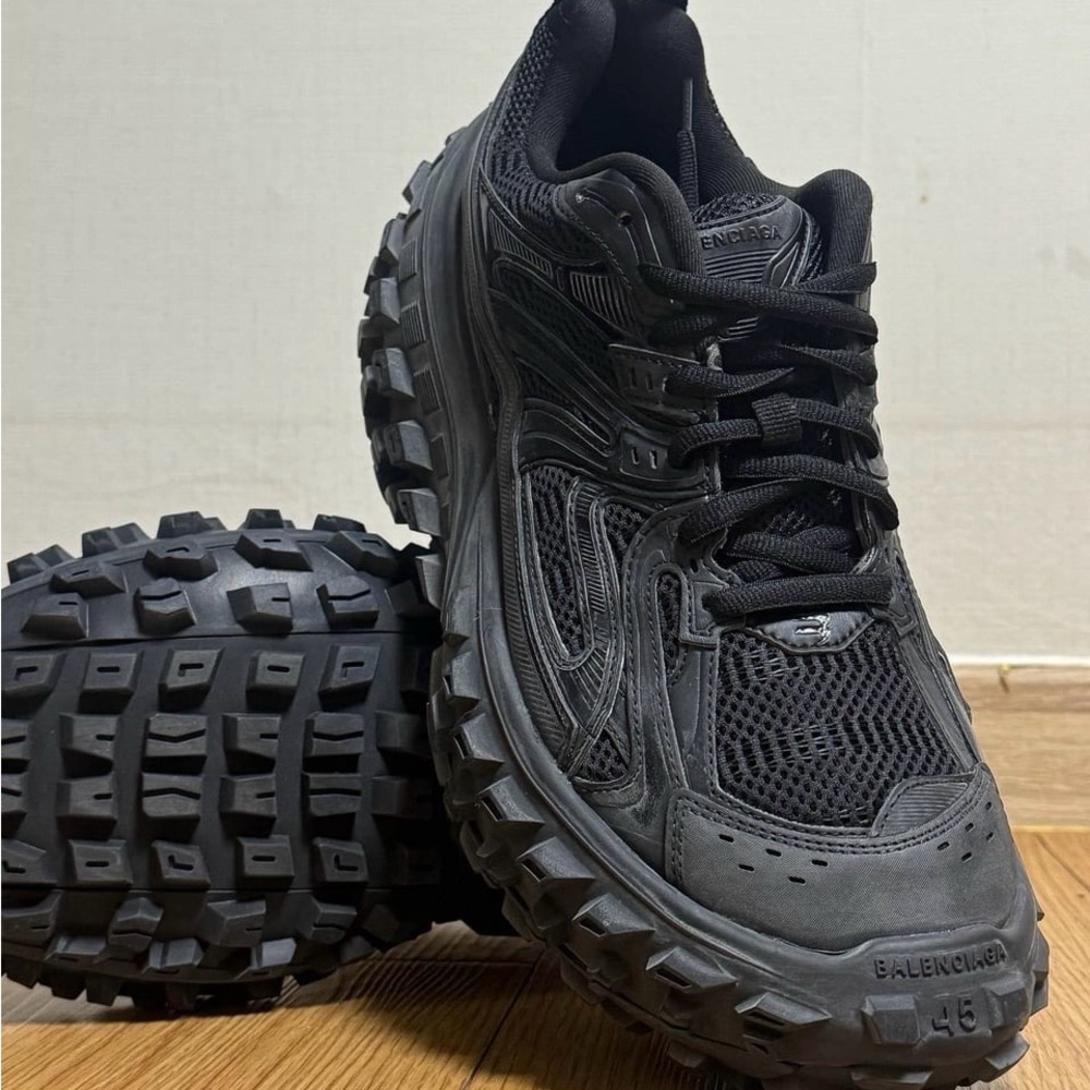 Balenciaga Men's Black defender